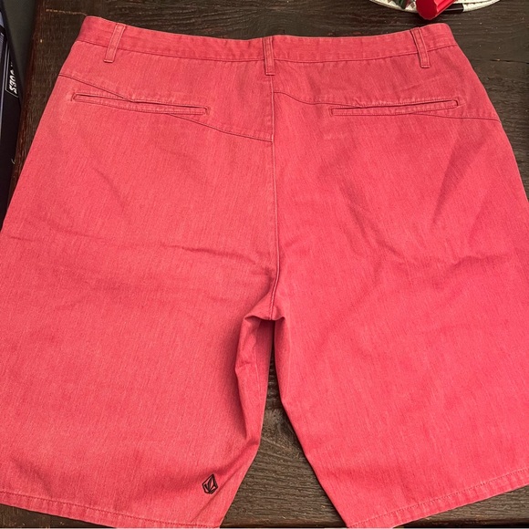 Volcom men’s shorts red size 38 - Picture 2 of 8